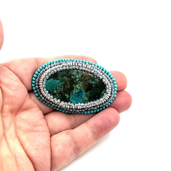❗️SOLD❗️Turquoise Brooch with Beaded Bezel - Picture 4 of 8